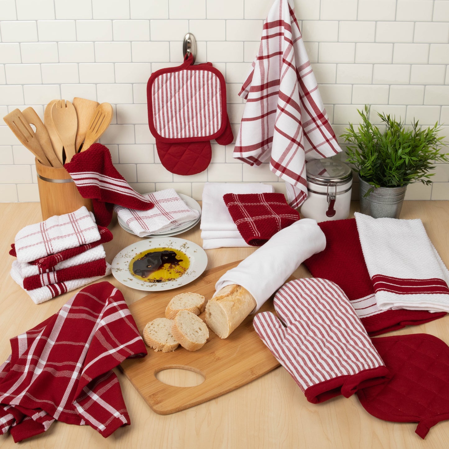VERI CUTE 20 Piece Set, Terry and Flat Kitchen Towel, Dish Cloth, Flour Sack, Oven Mitt and Pot Holder Set, Red Stripe