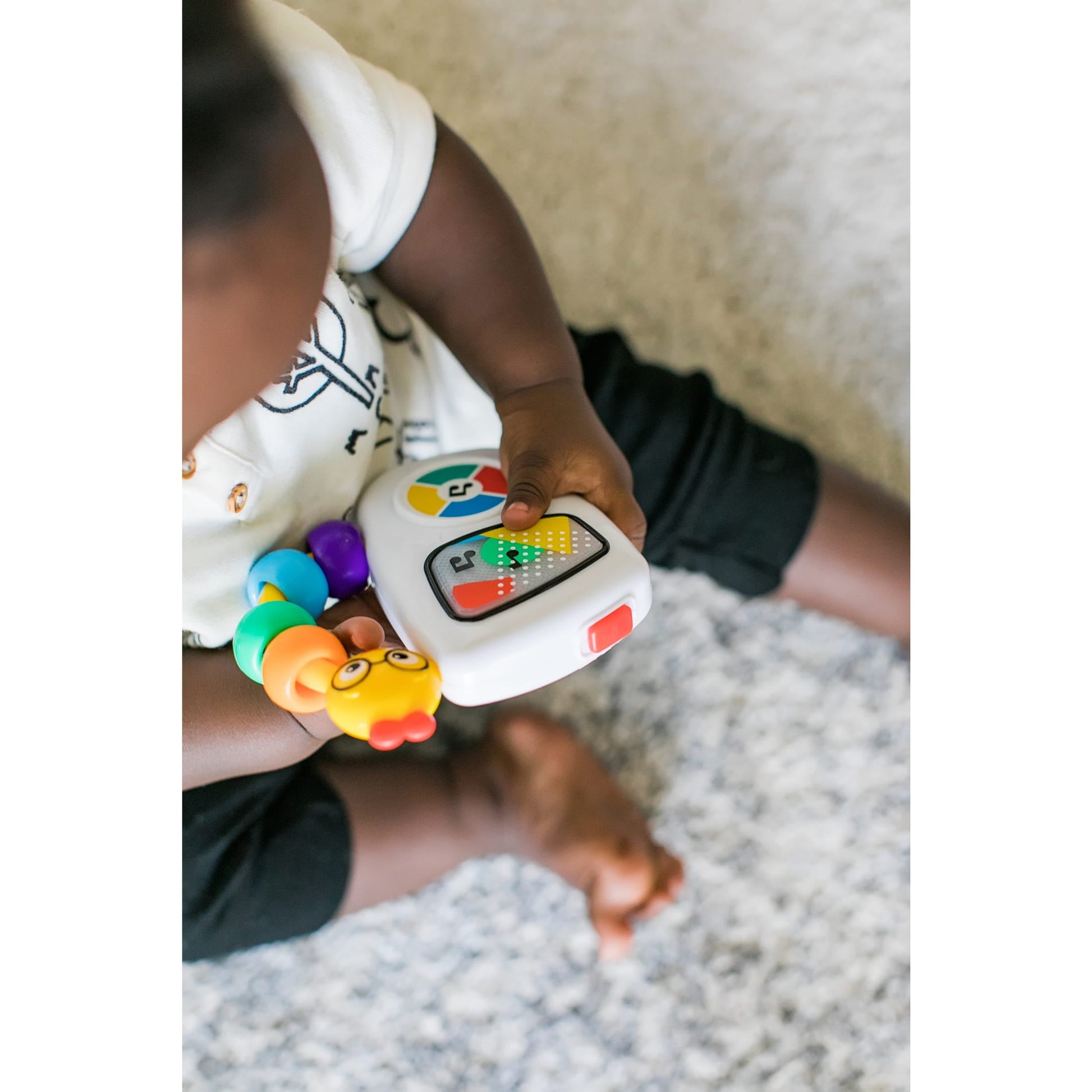VERI CUTE Take along Tunes Musical Infant Toy with Volume Control
